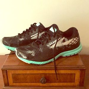 Brooks Launch, size 10- worn once!